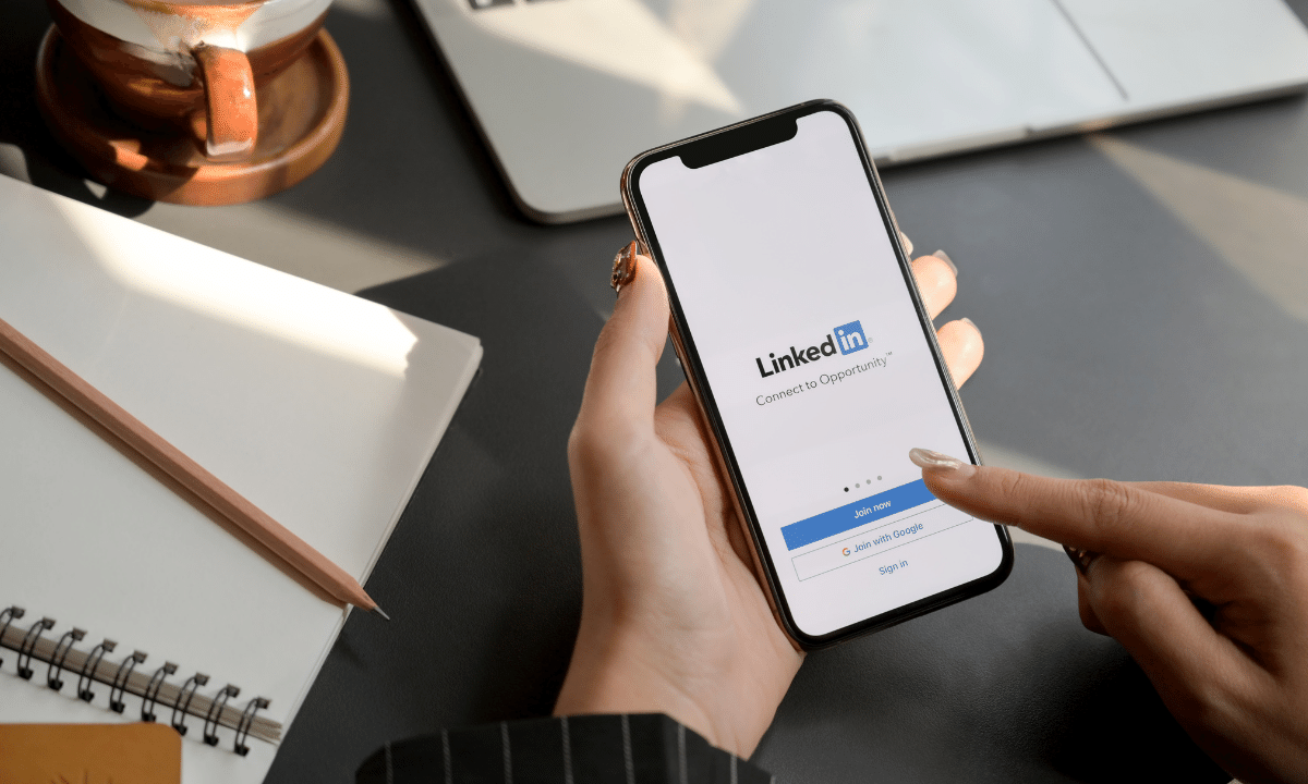 Linkedin-smartphone